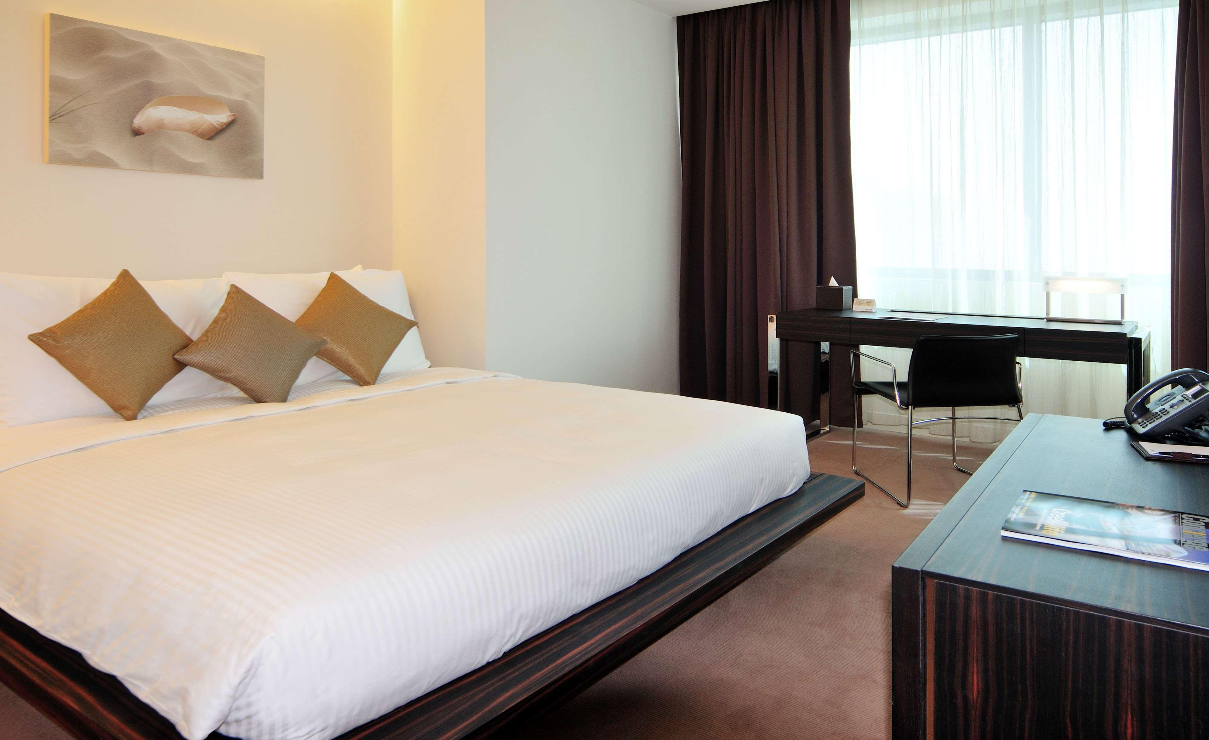 Radisson Blu Residence, Dubai Marina Экстерьер фото A room at the hotel